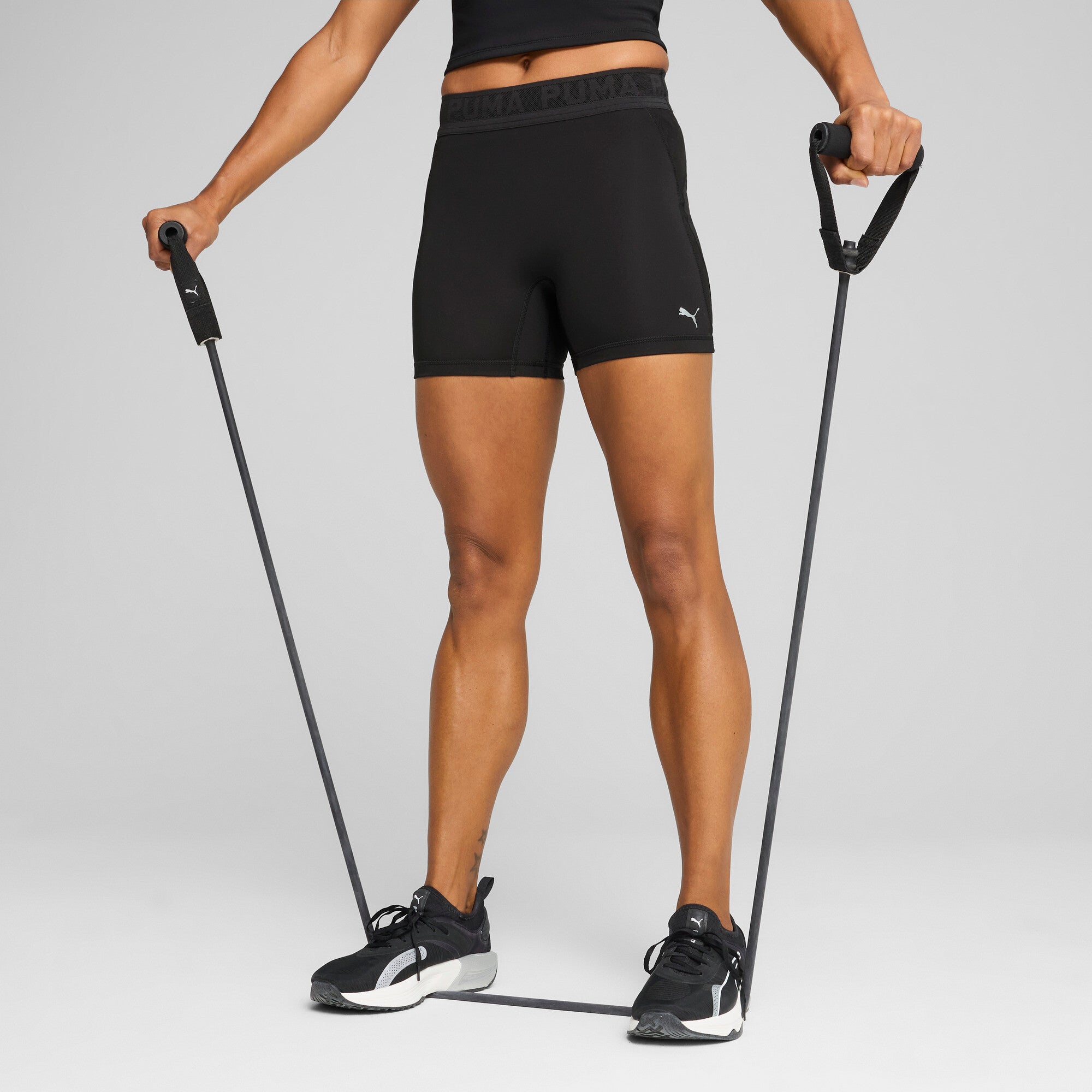 Puma lace high-waisted 5" short tights in black - Model Shot 01