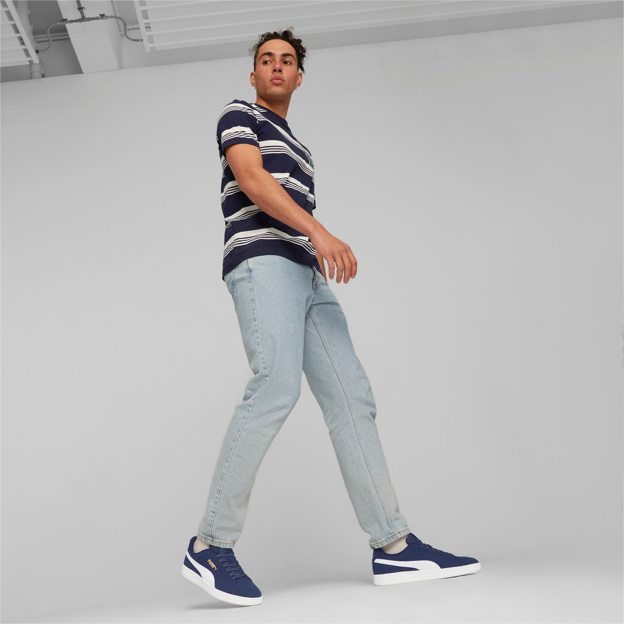 Puma smash 3.0 buck sneakers in black - Model Shot 02