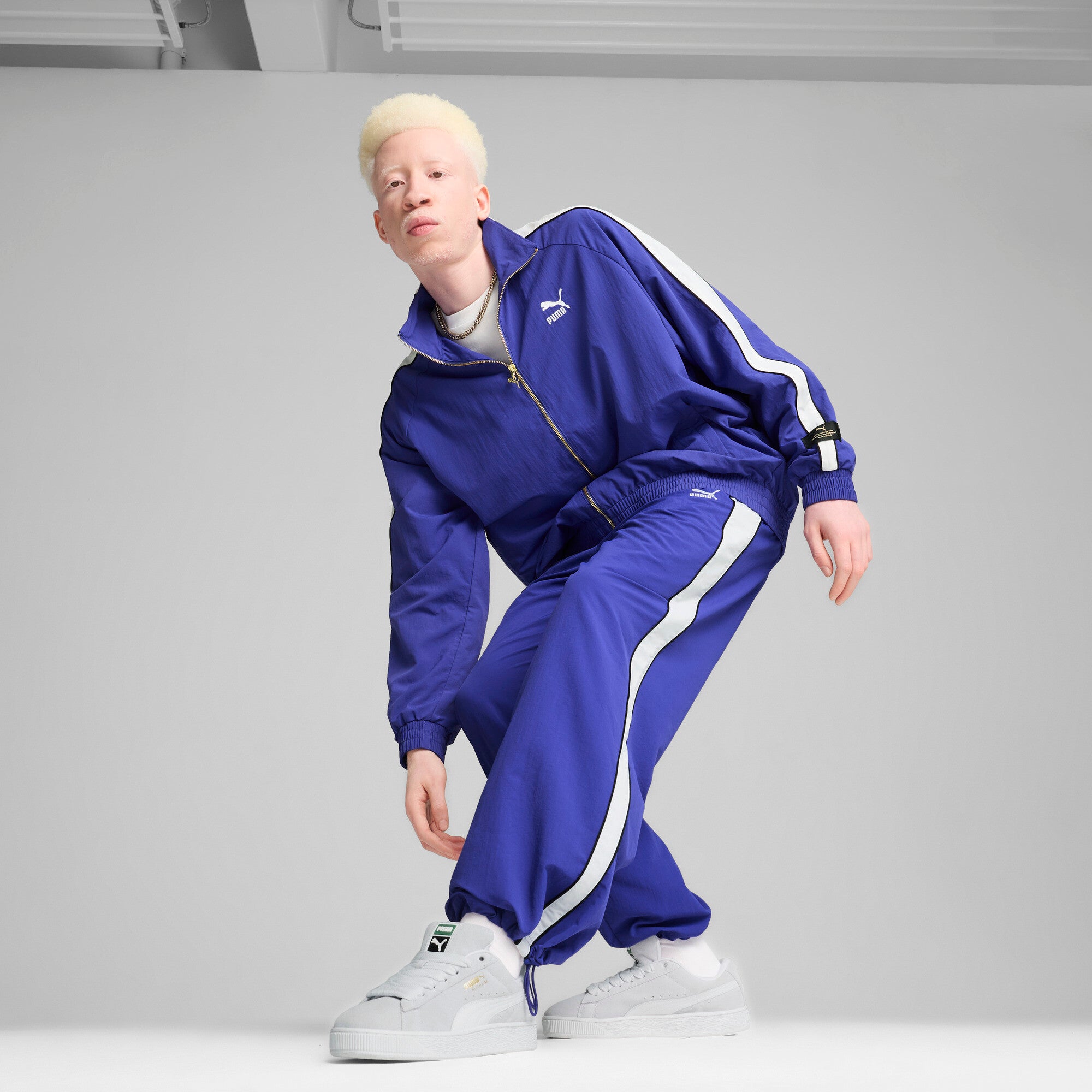 Puma suede XL sneakers in silver mist and white - Model Shot 02