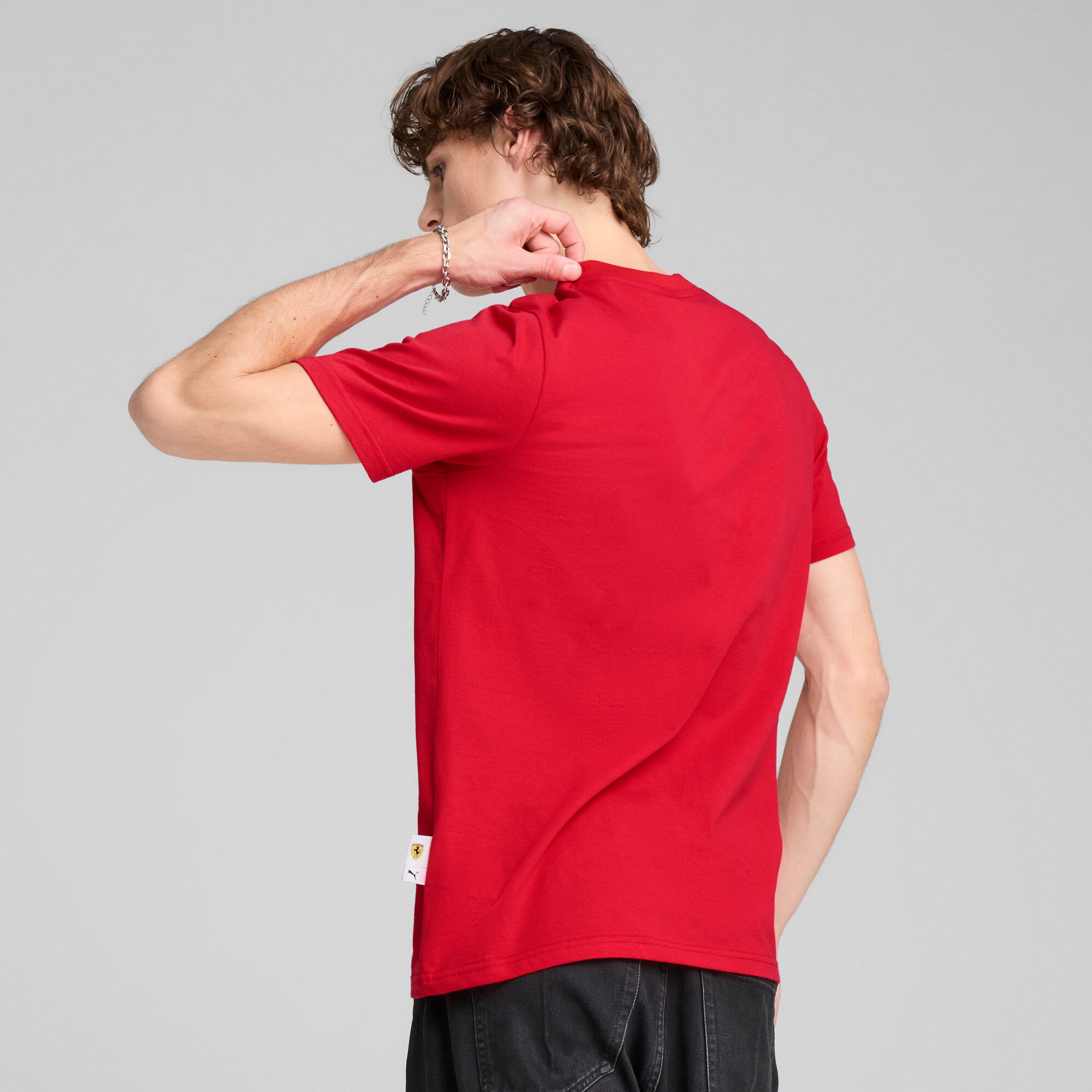 Puma scuderia Ferrari HP race big shield tee in rosso corsa - Model Shot 02