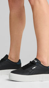 Puma cali court leather sneakers in gray skies and white - Model Shot 01