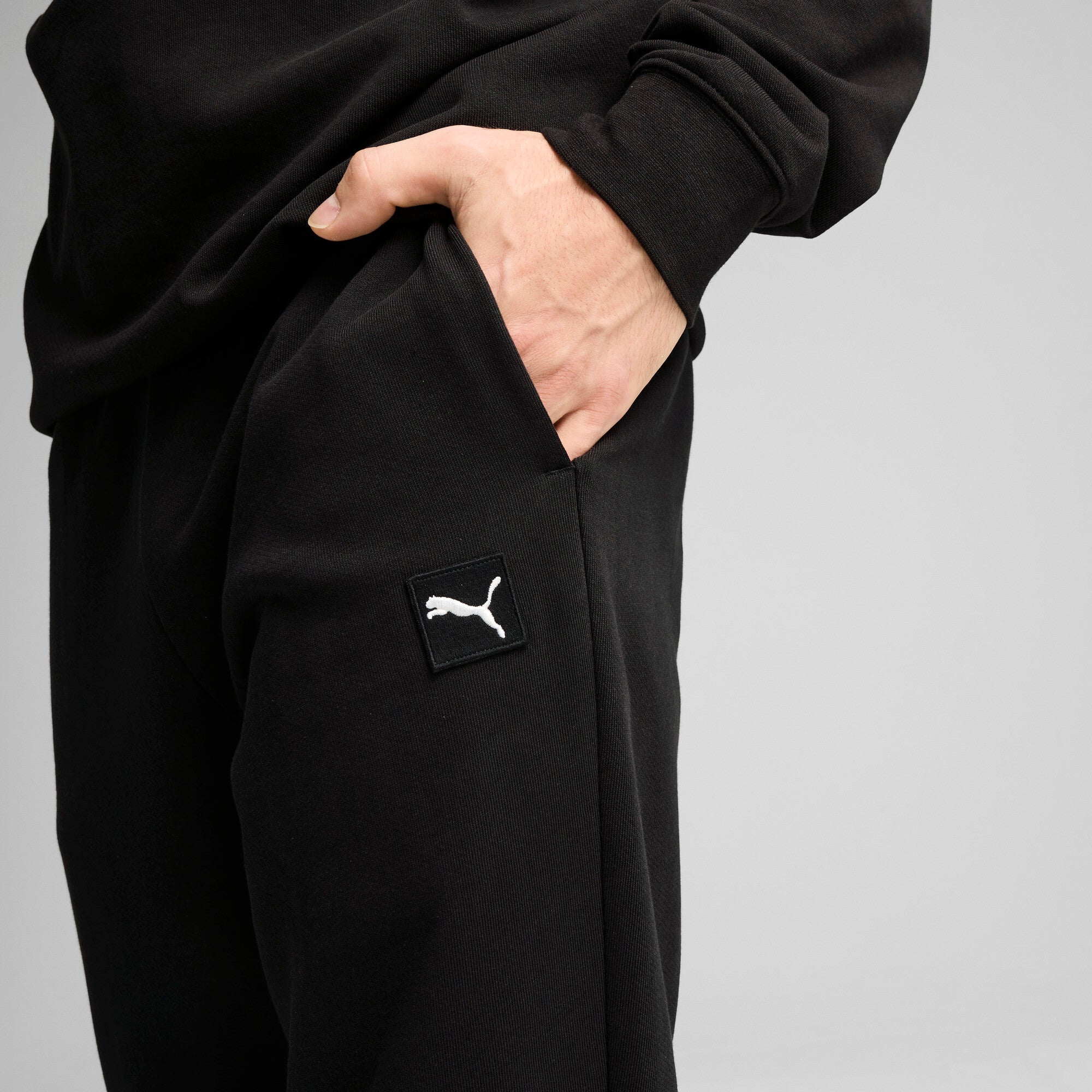 Puma essentials elevated pants in black - Model Shot 02