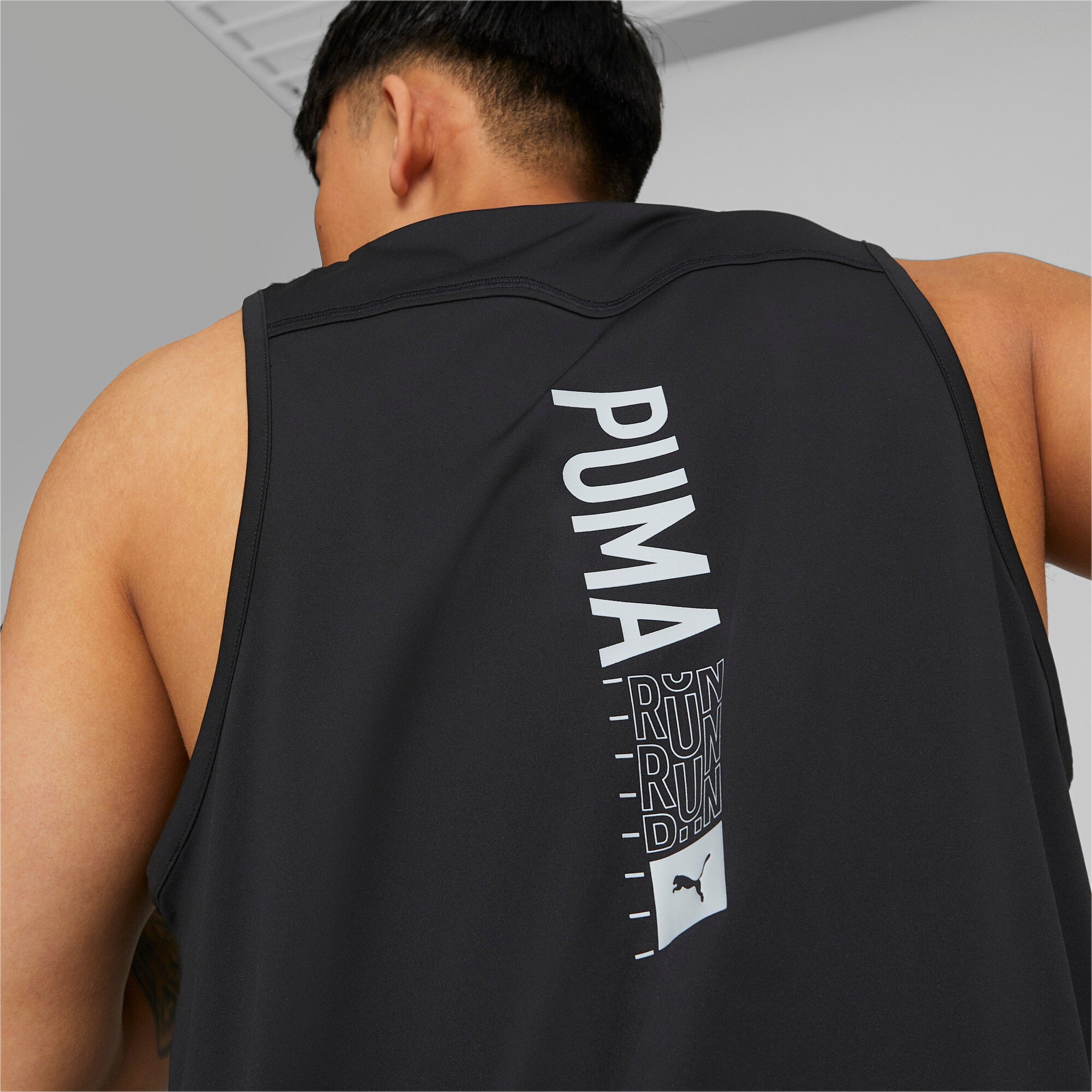 Puma running run logo singlet in black - Model Shot 02