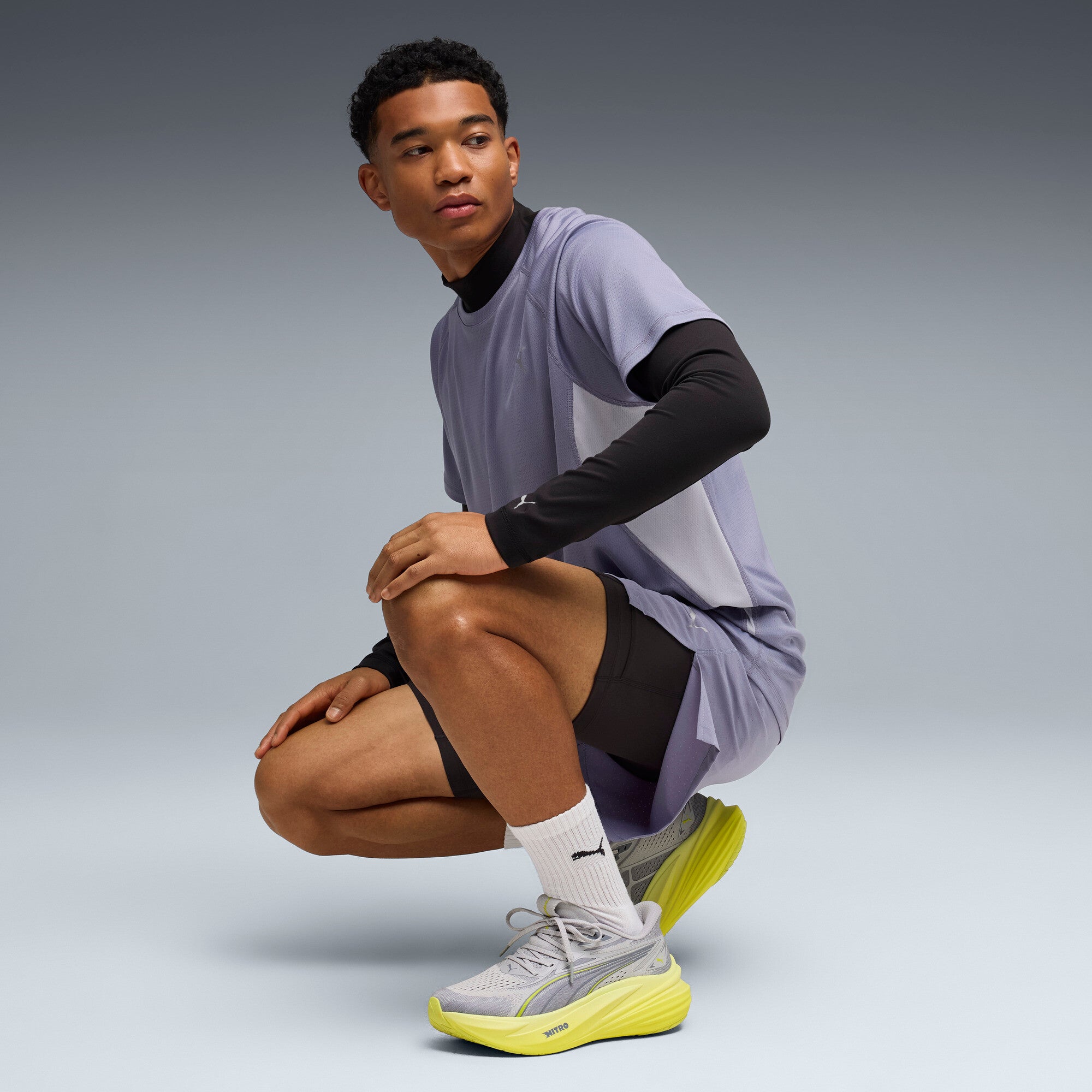 PUMA VELOCITY running tee men in gray sky — model shot 3