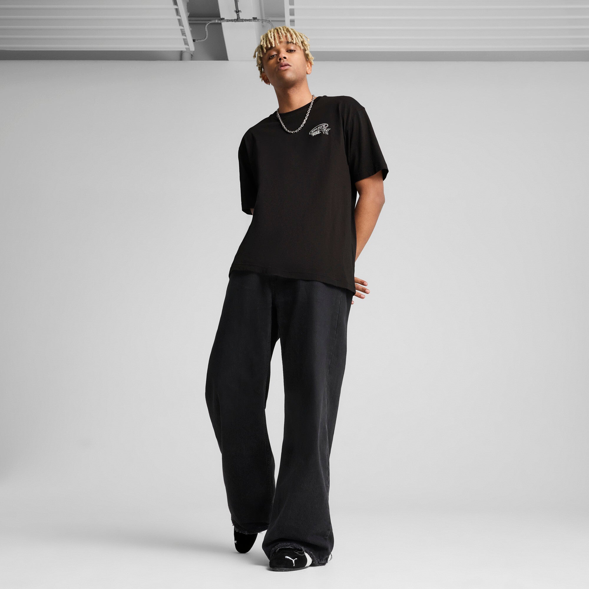 Puma graphics puma drive-in relaxed tee in black - Model Shot 03