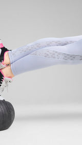 Puma lace high-waisted 7/8 tights in cool weather - Model Shot 02