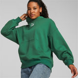 Puma classics oversized hoodie women in green - Model Shot 01