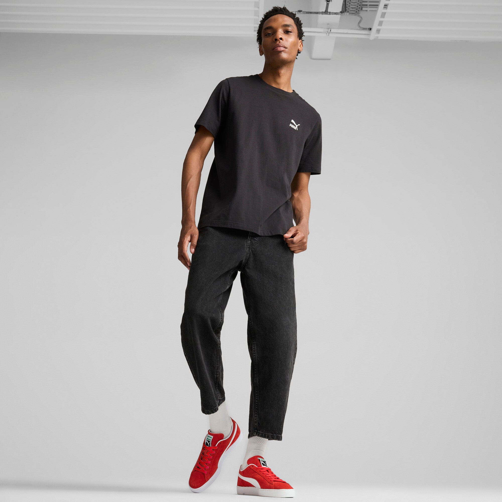 Puma suede classic sneakers in black - Model Shot 02