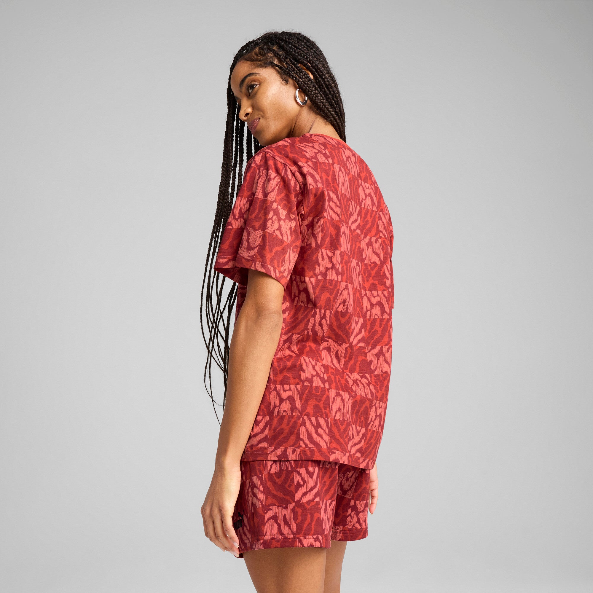 Puma ESS graphic relaxed tee in red fire - Model Shot 02