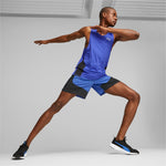 Puma run favourite velocity 7'' running shorts men in black - Model Shot 03