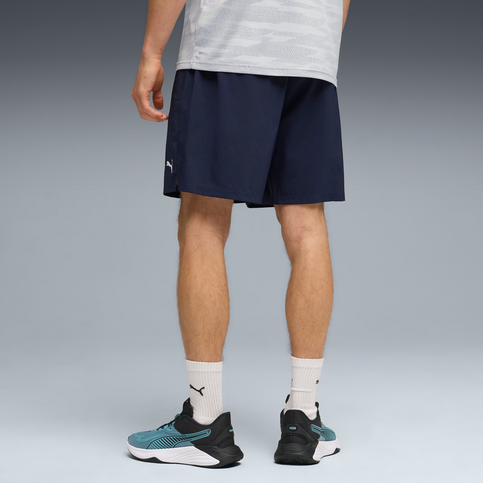 PUMA TRAIN ALL DAY foundations woven 7" shorts men in navy — model shot 2