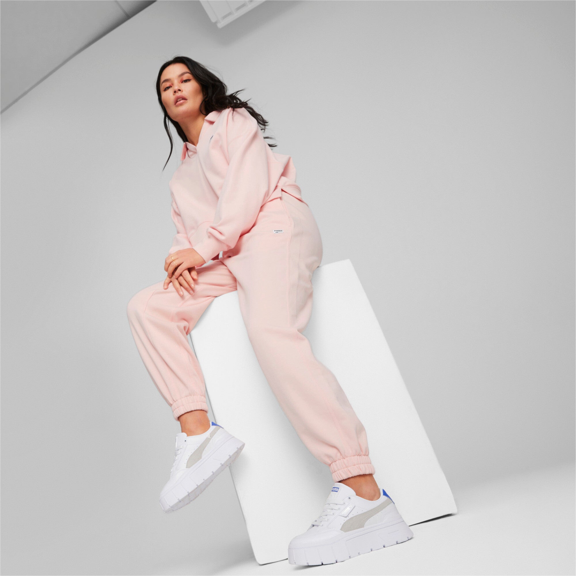 Puma mayze stack sneakers women in white - Model Shot 01
