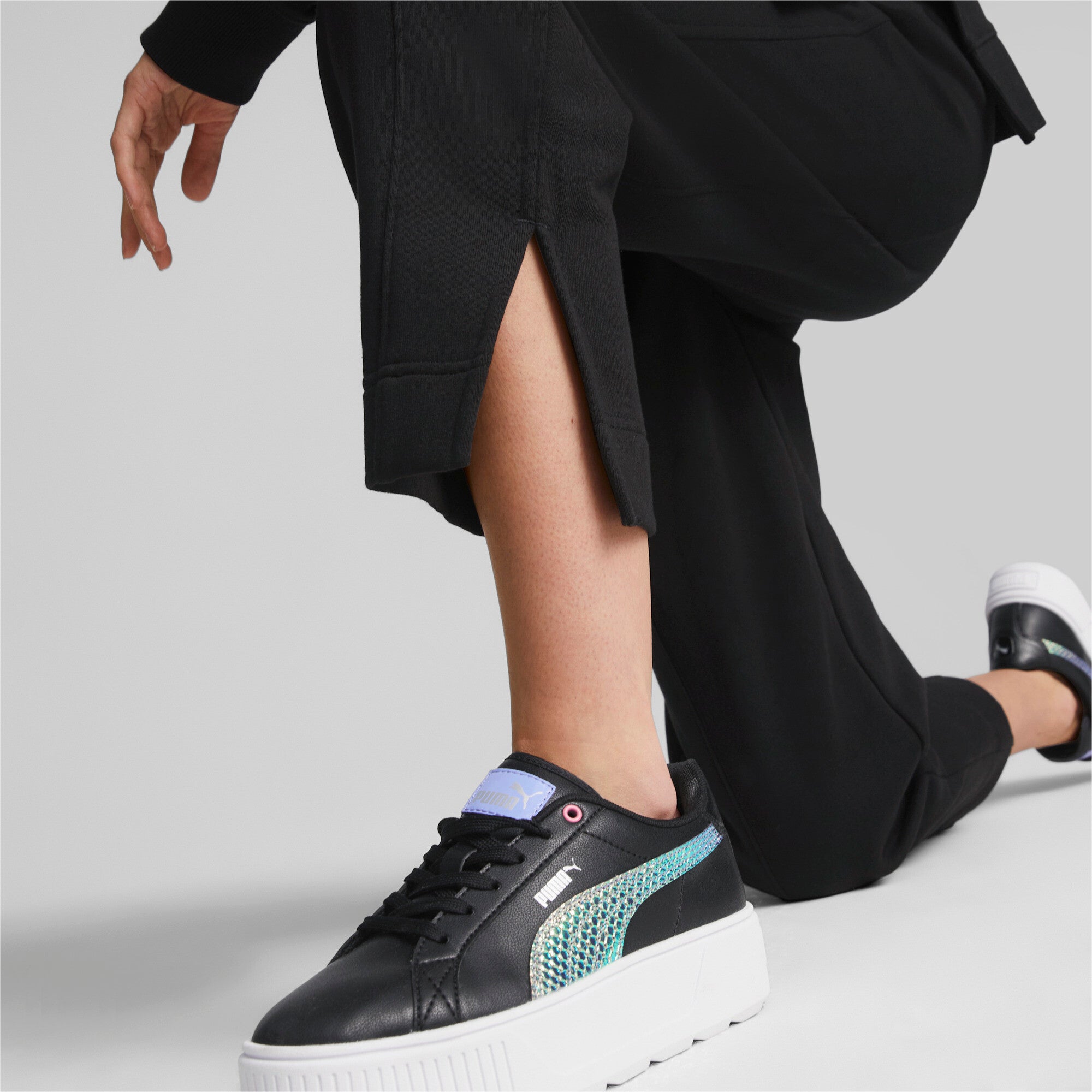 Puma her high-waist pants women in black - Model Shot 02