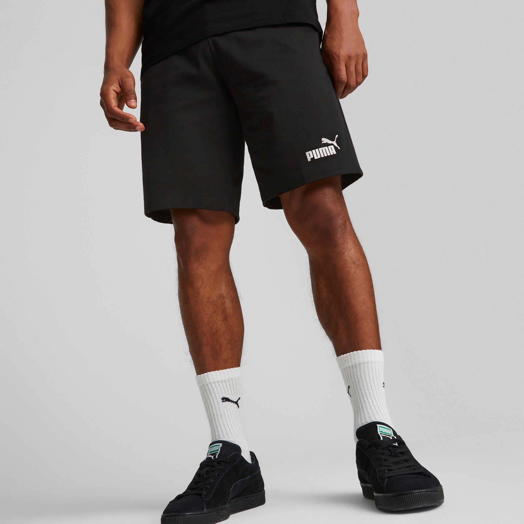 Puma essentials jersey shorts in black - Model Shot 01