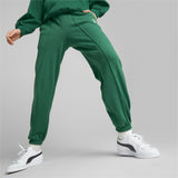Puma classics sweatpants women in green - Model Shot 01