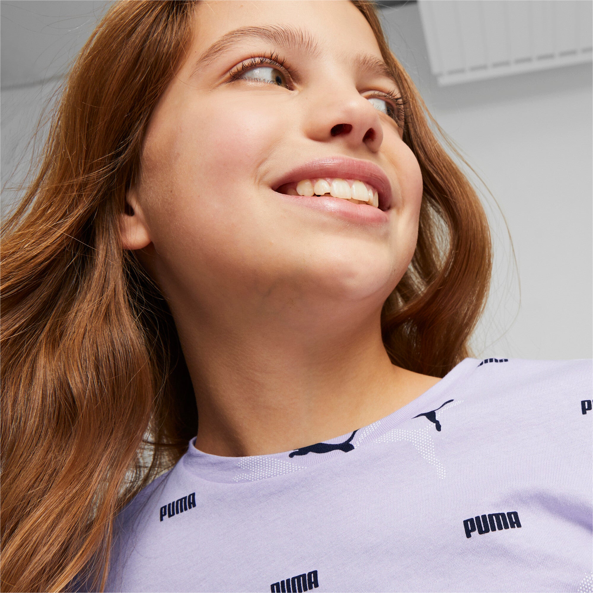 Puma essentials+ logo lab tee youth in purple - Model Shot 02