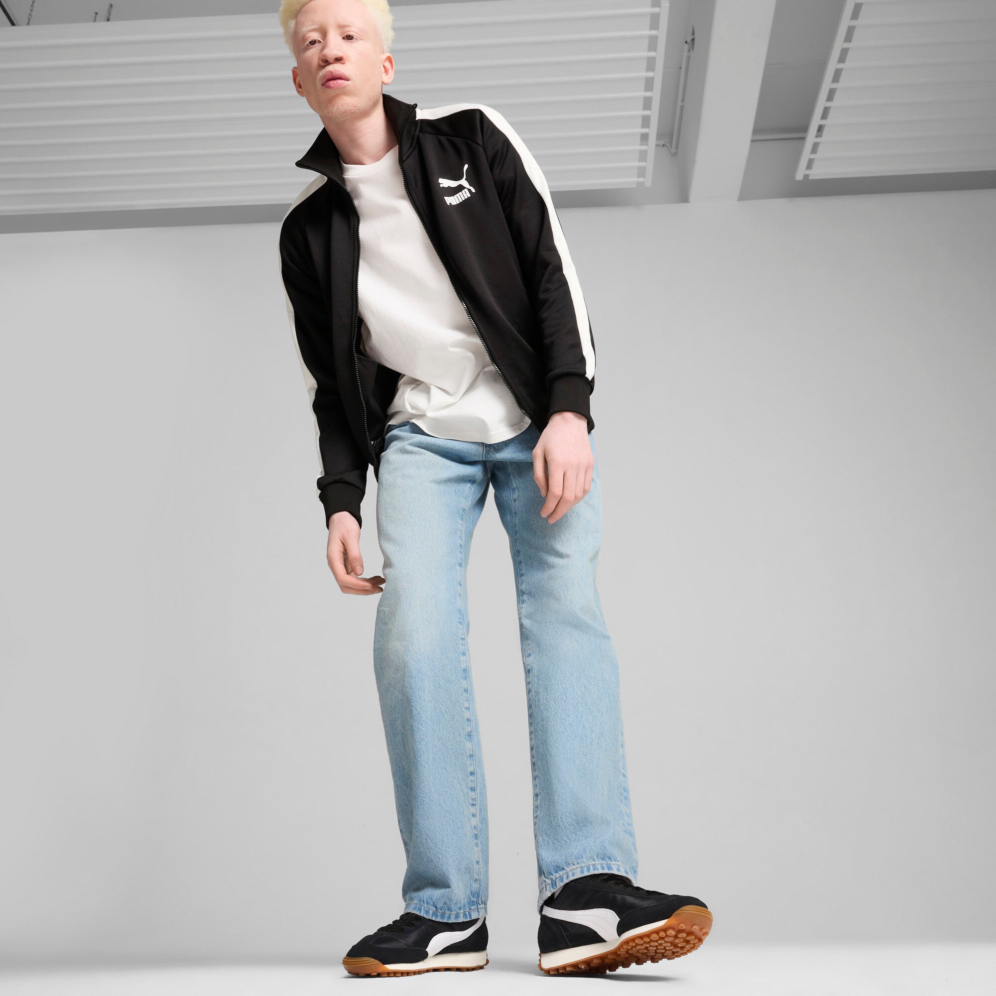 Puma easy rider vintage sneakers in black - Model Shot 02