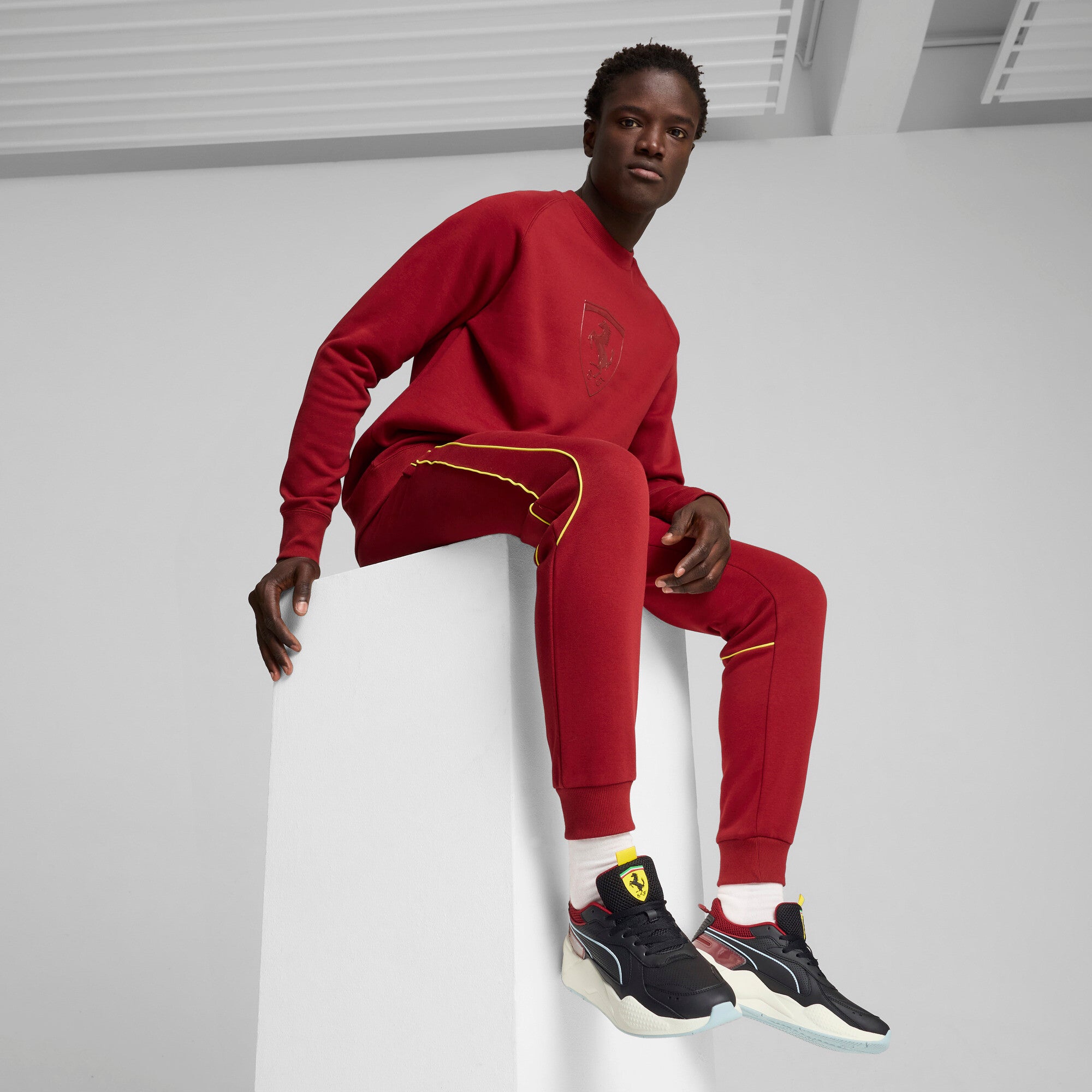 Puma scuderia Ferrari RS-X sneakers in black and intense red - Model Shot 02