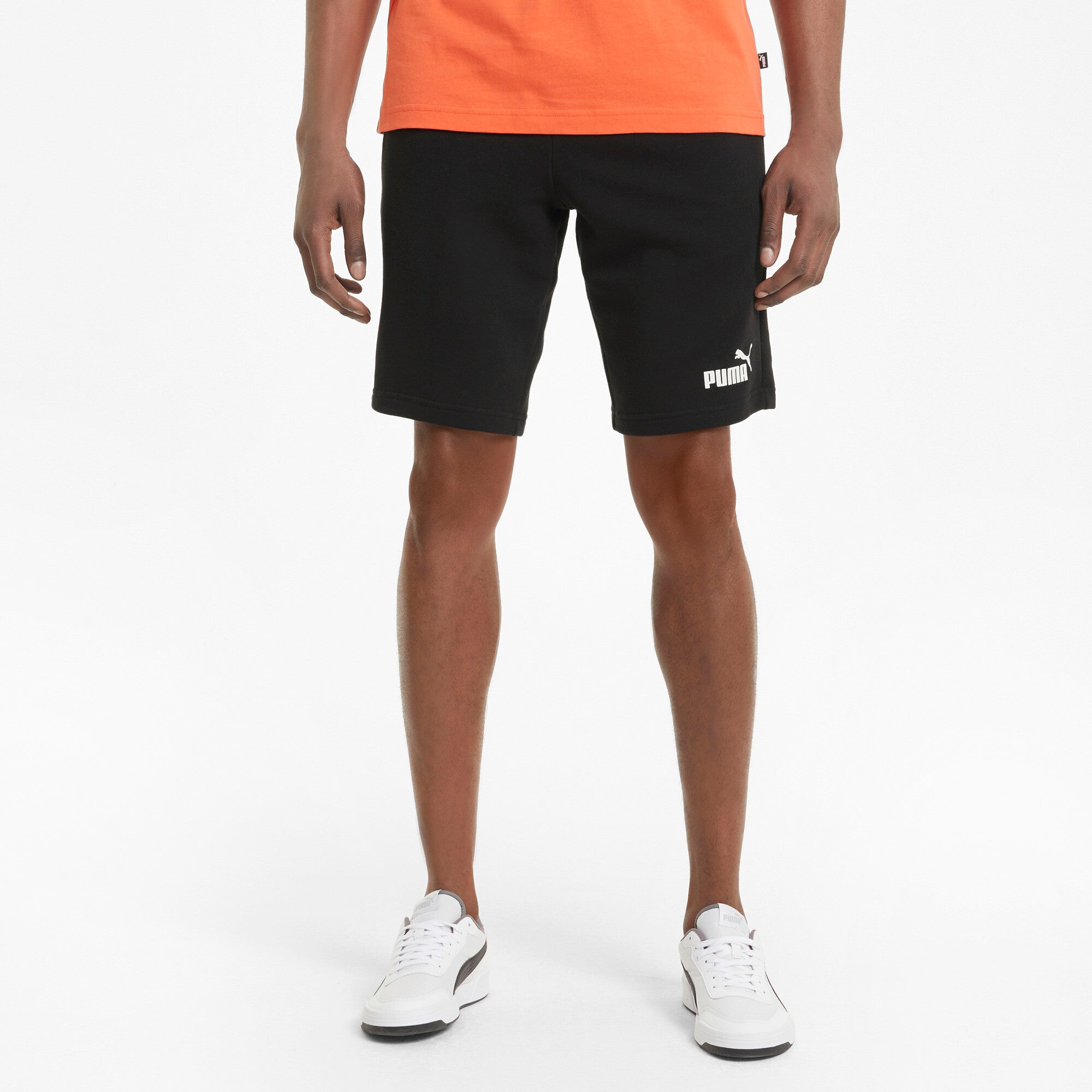 Puma essentials shorts in black - Model Shot 01
