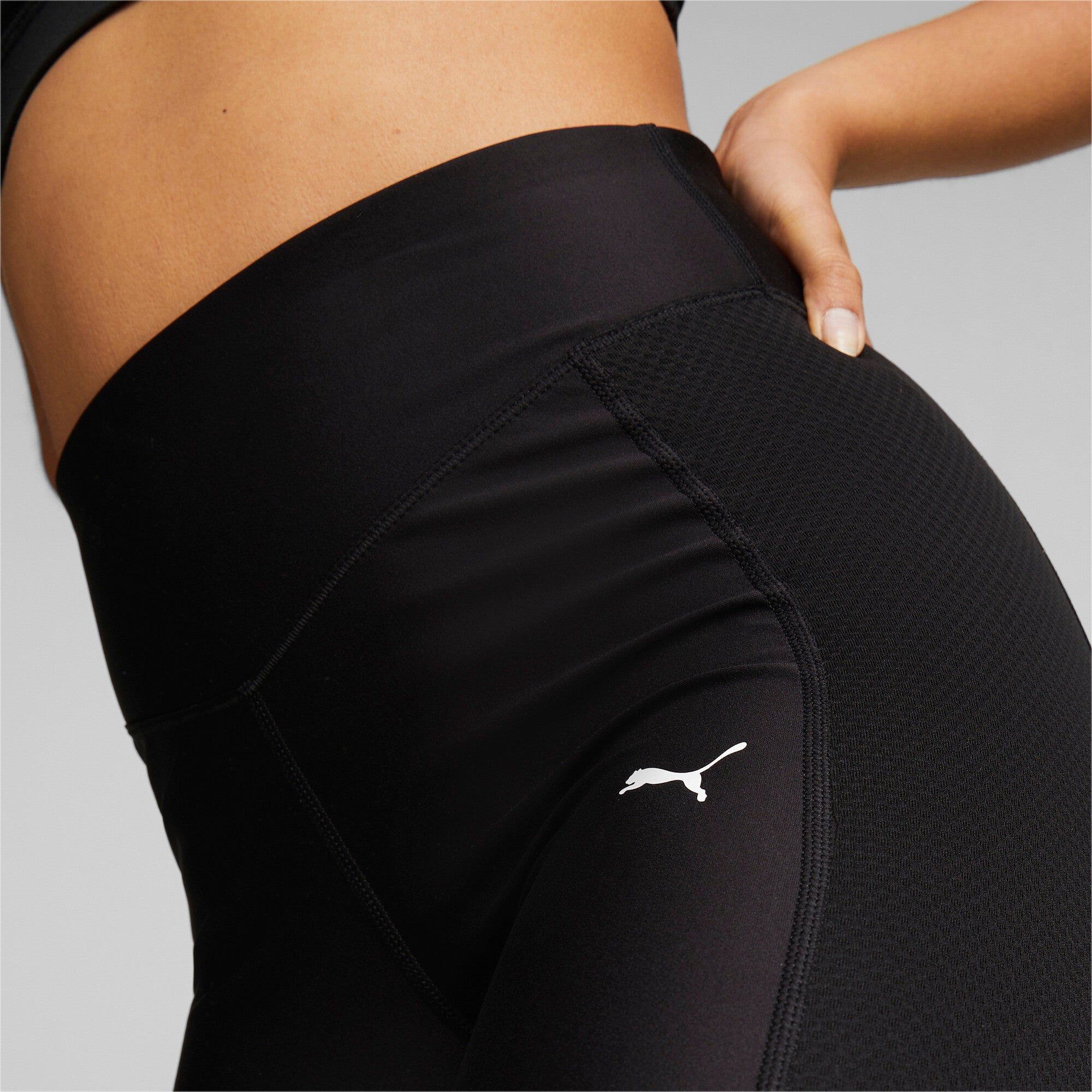 Puma fit eversculpt high waist training tights women in black - Model Shot 02