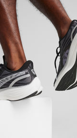 Puma VELOCITY NITRO™ 3 running shoes - Model Shot 01