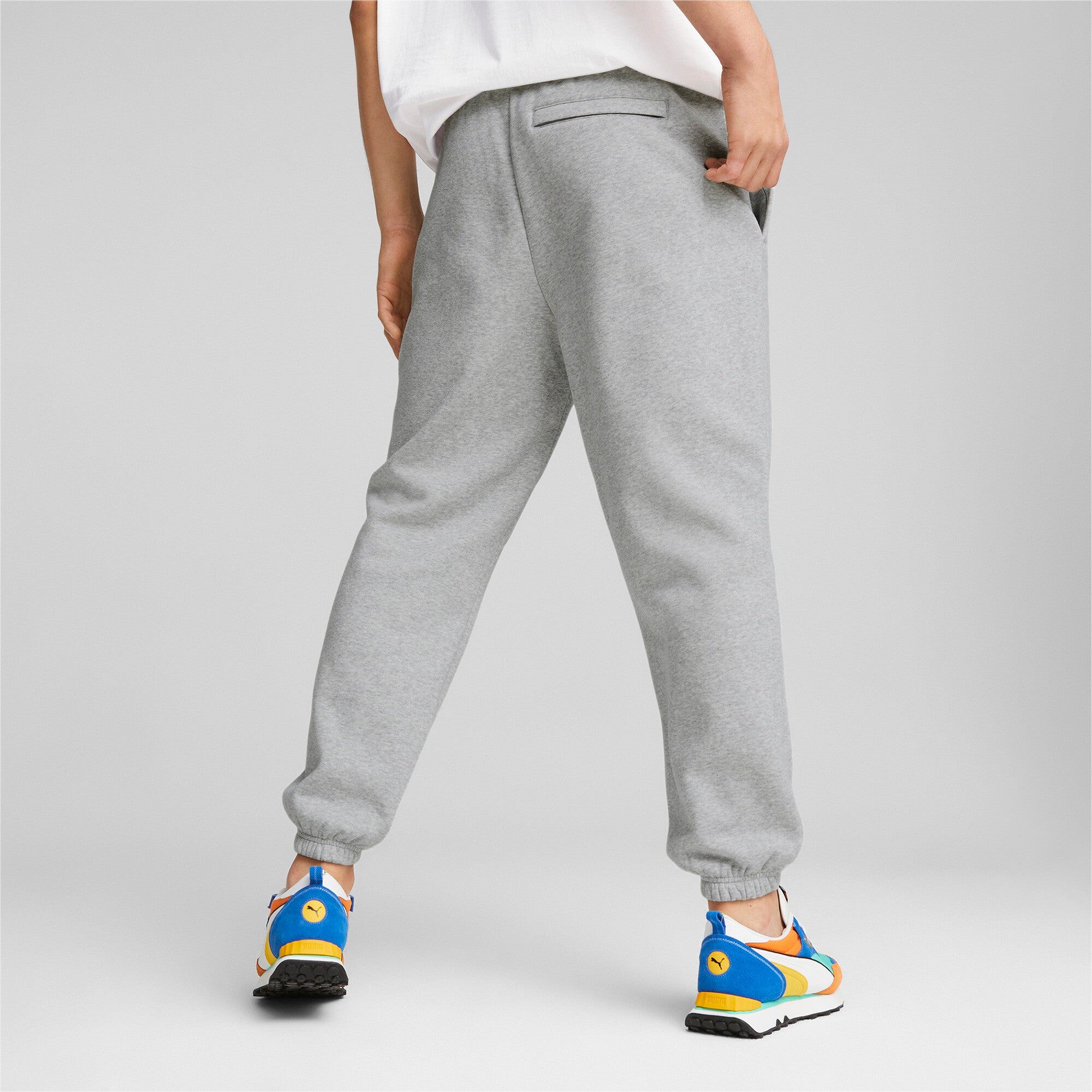 Puma classics sweatpants in gray - Model Shot 02