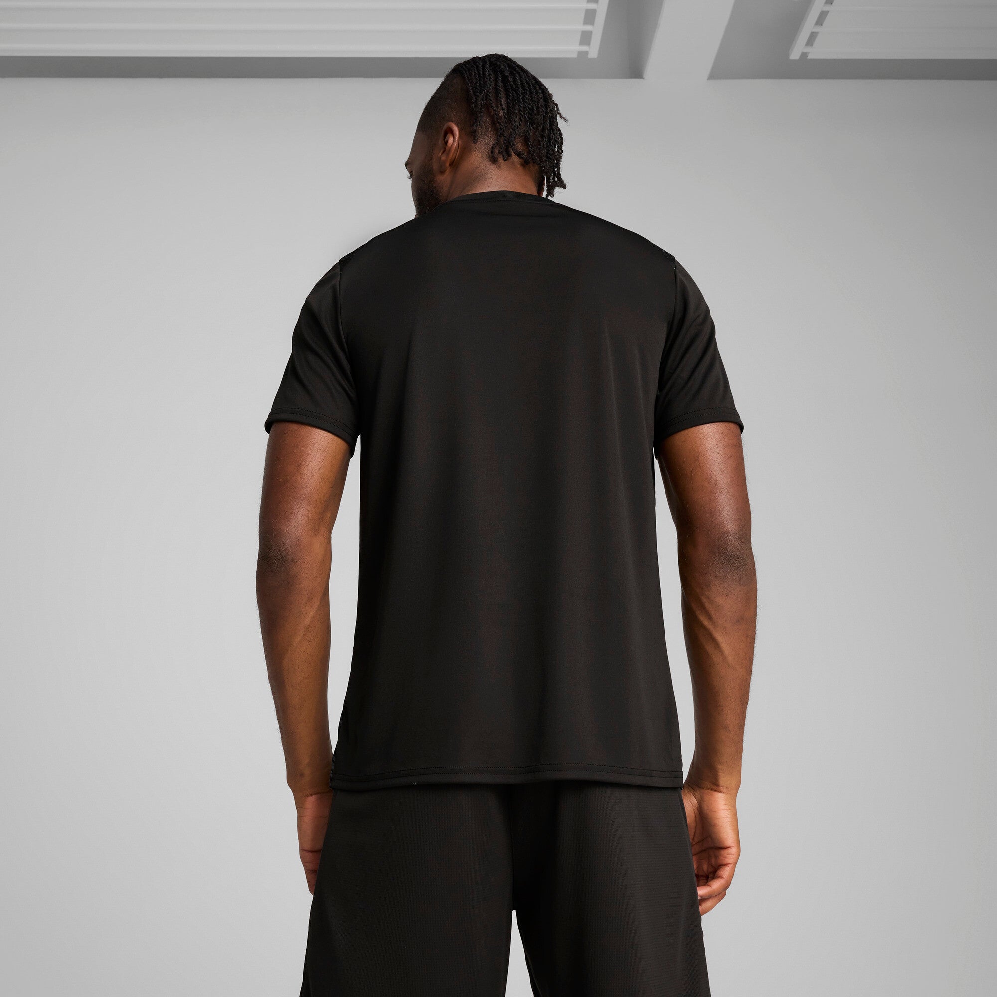 Puma teamULTIMATE football jersey in black and white - Model Shot 02