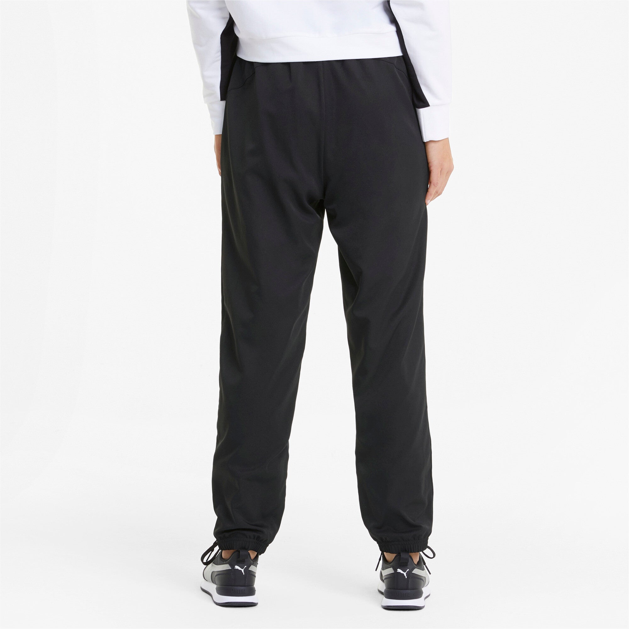 Puma active woven pants women in black - Model Shot 02