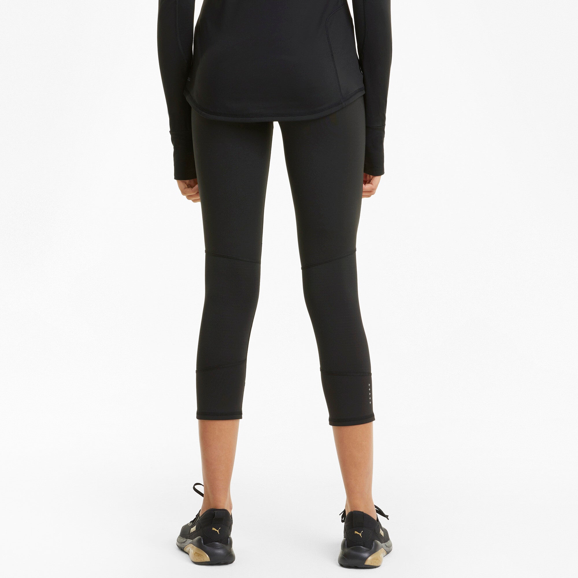 Puma favourite women's 3/4 running leggings in black - Model Shot 02