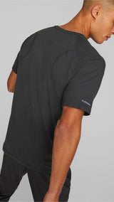 Puma run cloudspun short sleeve tee men in black - Model Shot 03