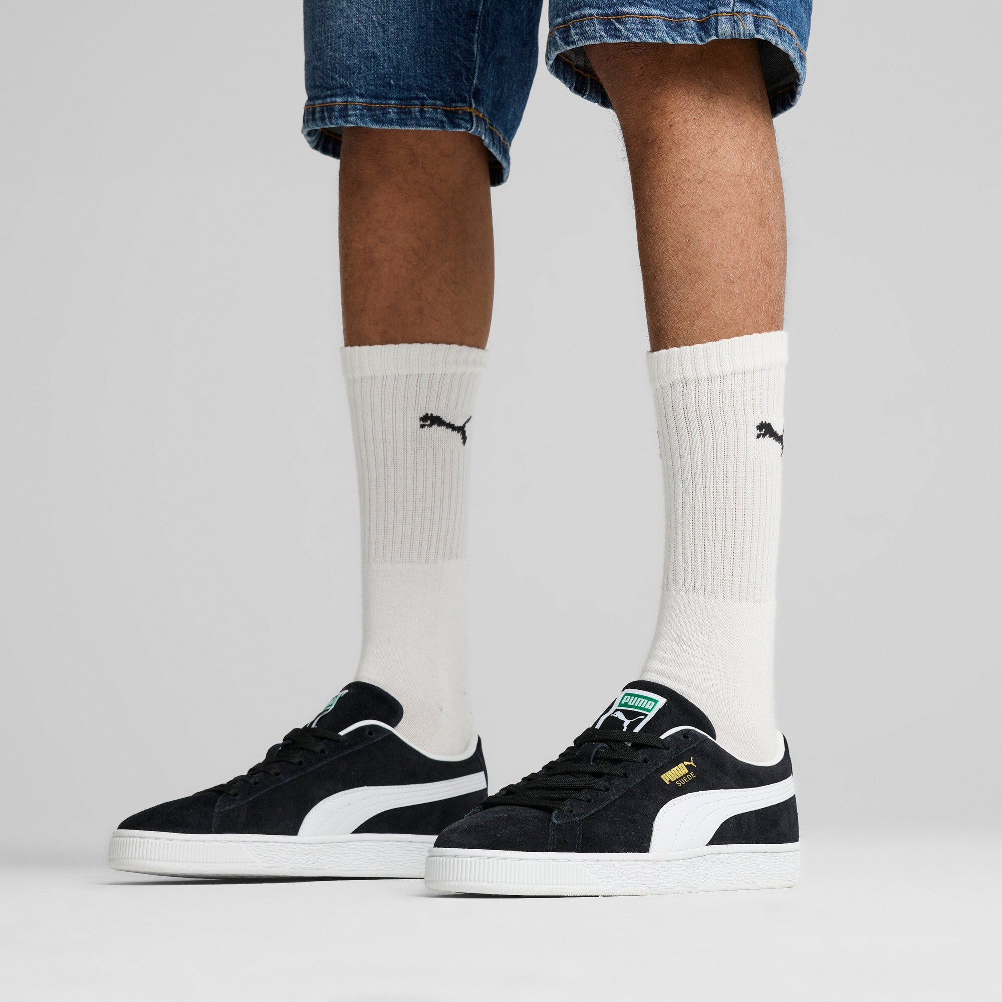 Puma suede classic sneakers in black - Model Shot 01