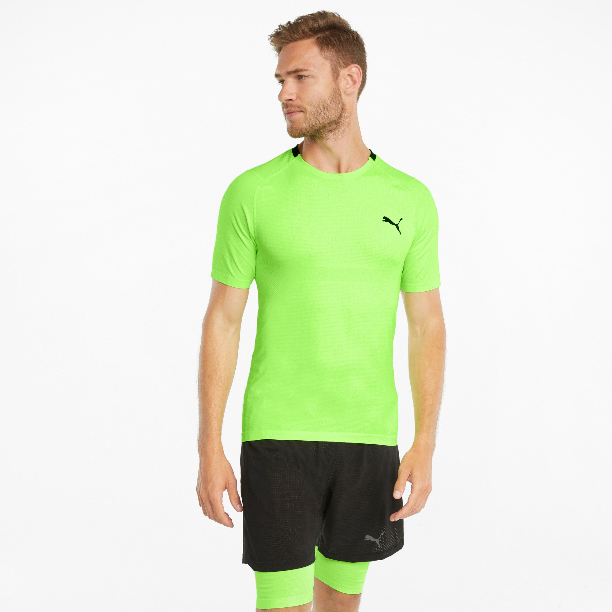 Puma training evoknit+ short sleeve tee in green - Model Shot 01