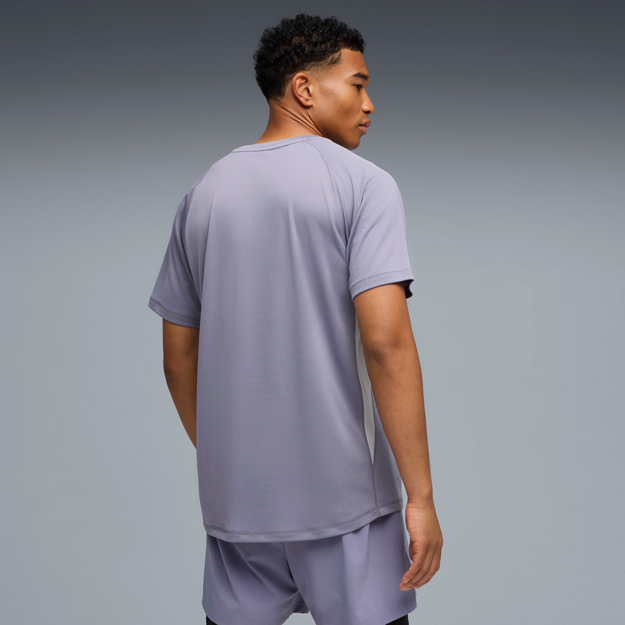 PUMA VELOCITY running tee men in gray sky — model shot 2