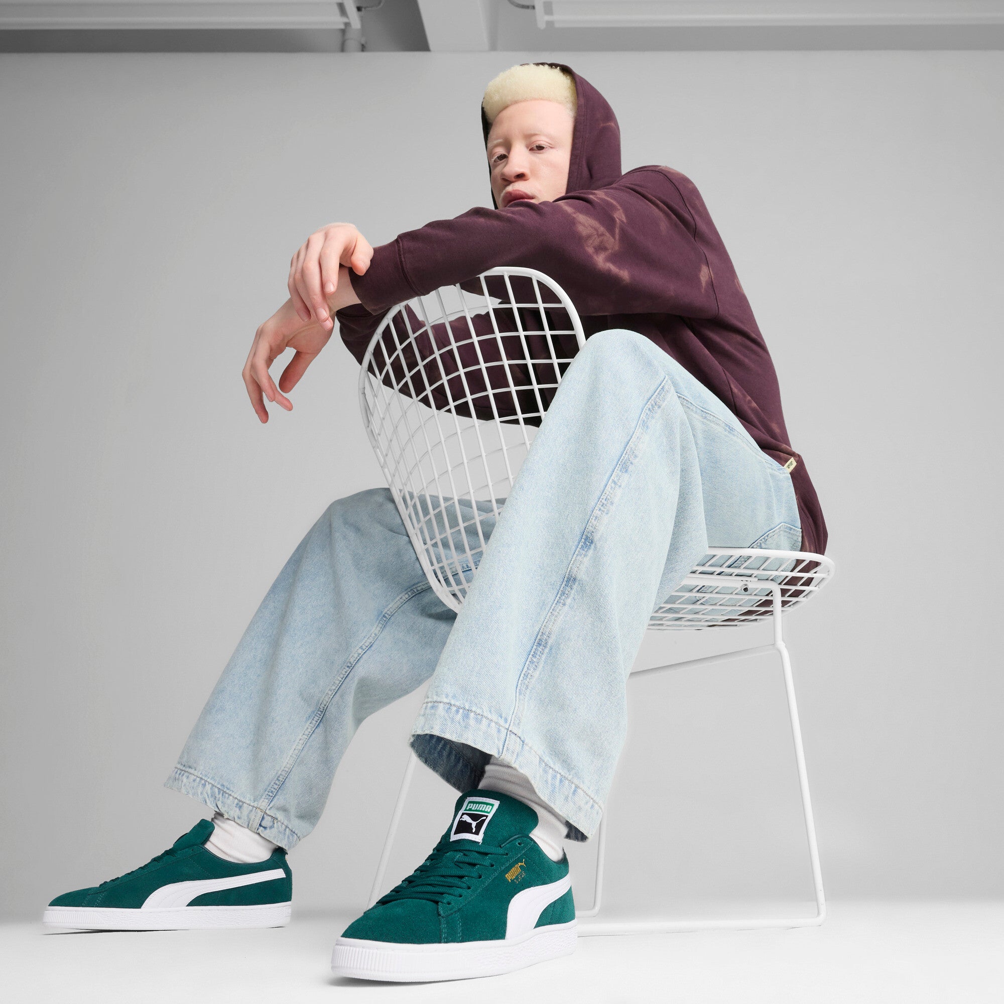 Puma suede classic sneakers in dark myrtle and white - Model Shot 02