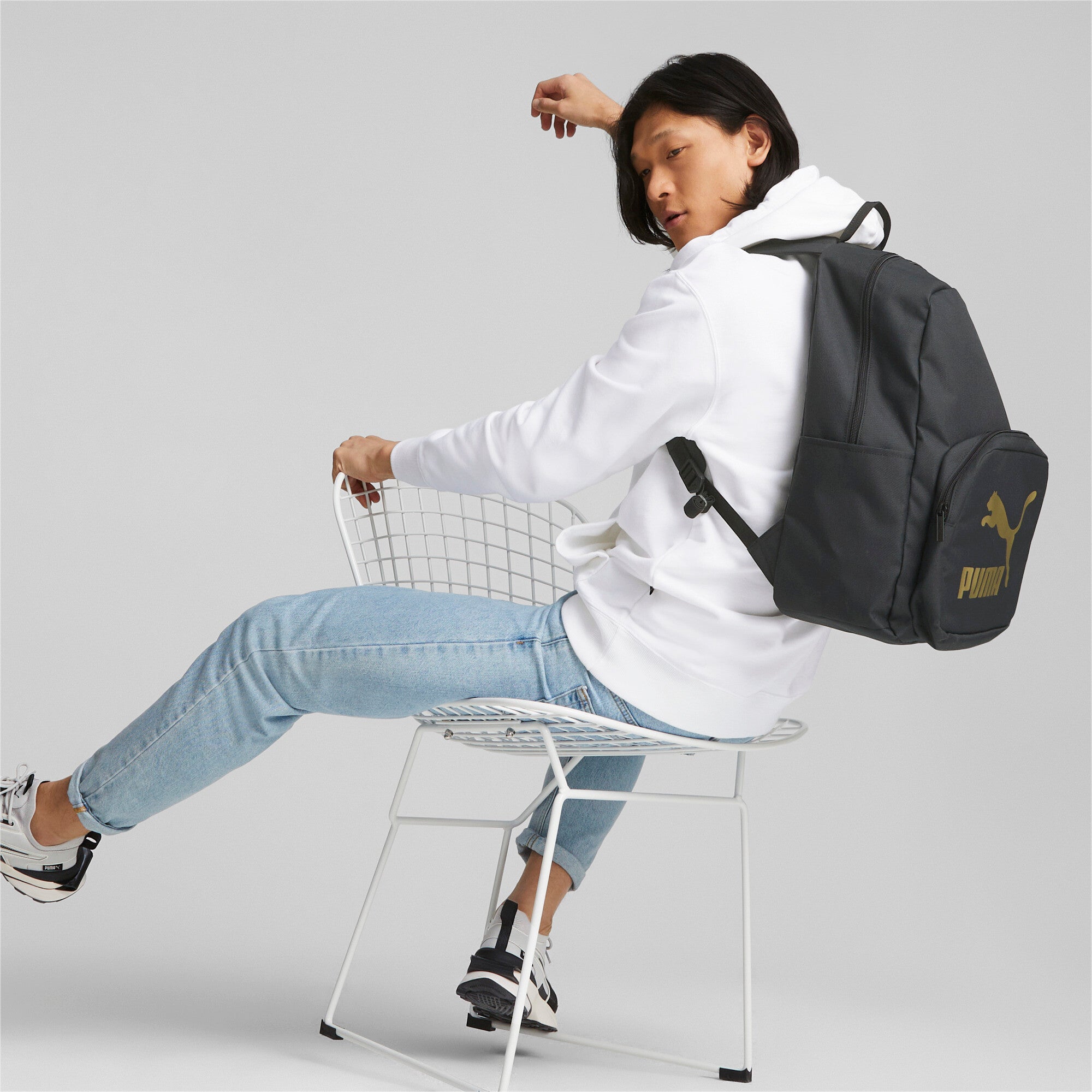 Puma originals urban backpack in black - Model Shot 03