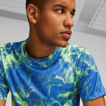 Puma run favourite printed graphic tee men in black - Model Shot 01