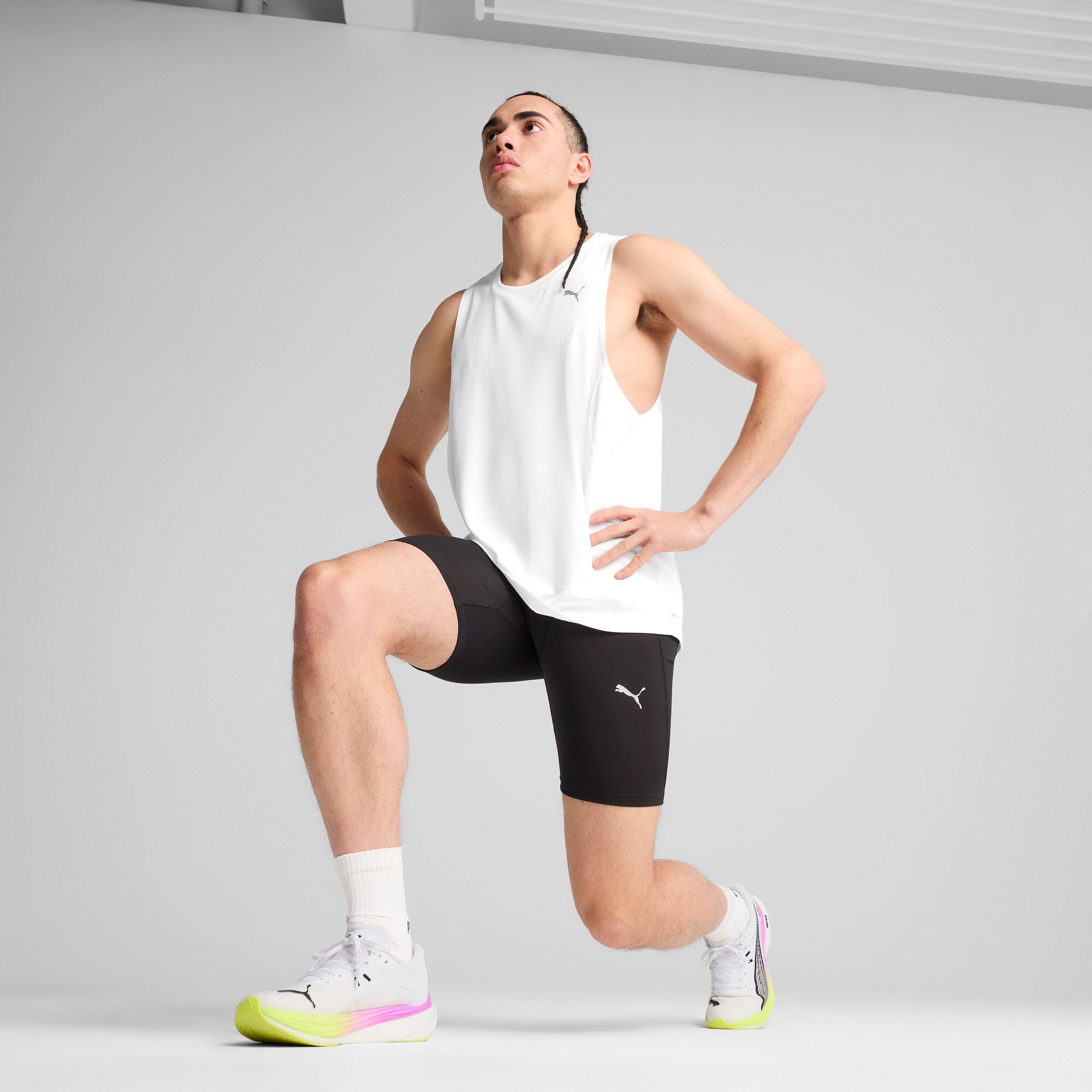 Puma VELOCITY running tank in white - Model Shot 03