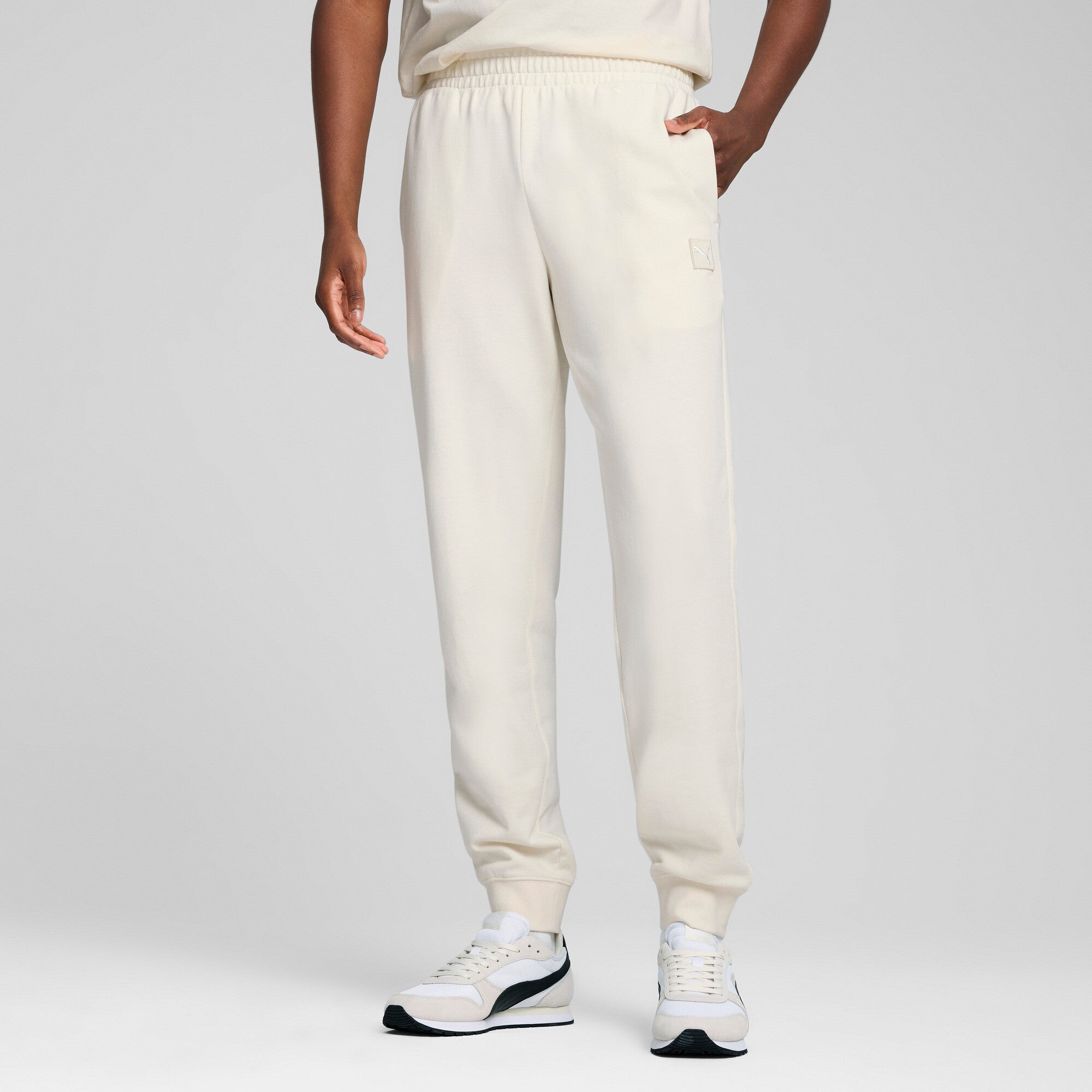 Puma essentials elevated pants in gray - Model Shot 01