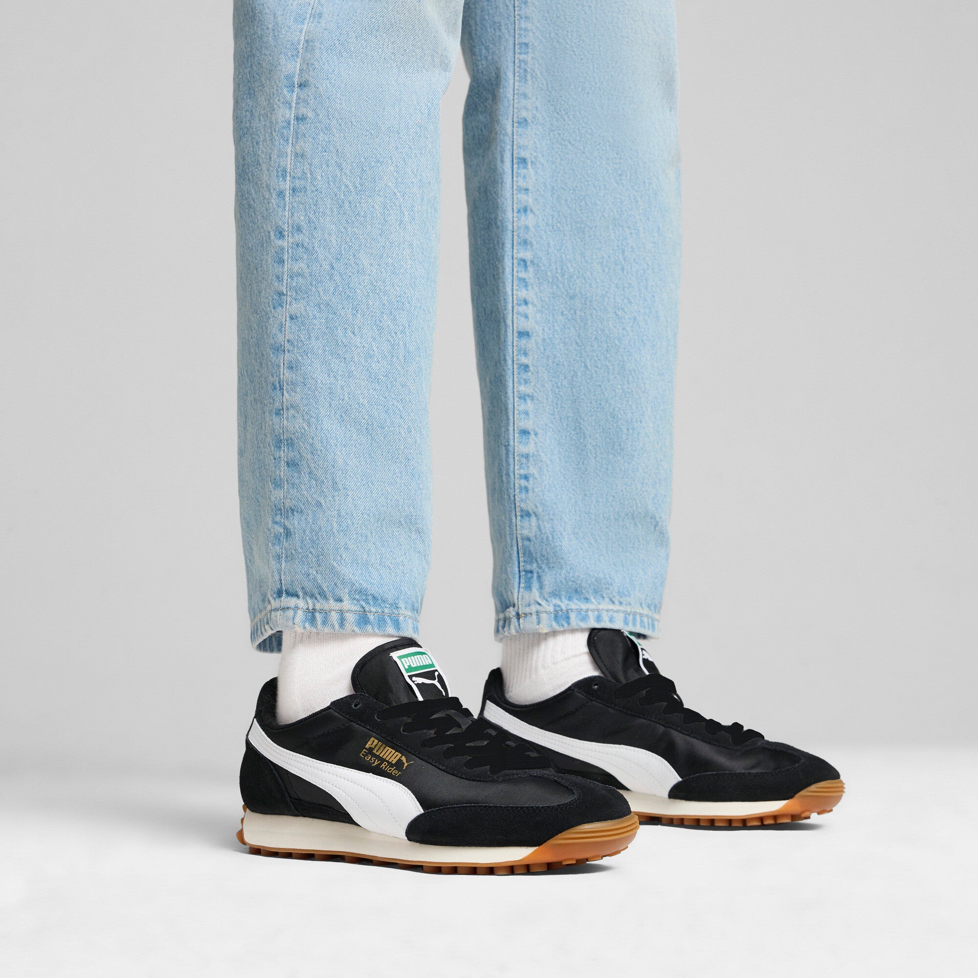 Puma easy rider vintage sneakers in black - Model Shot 01