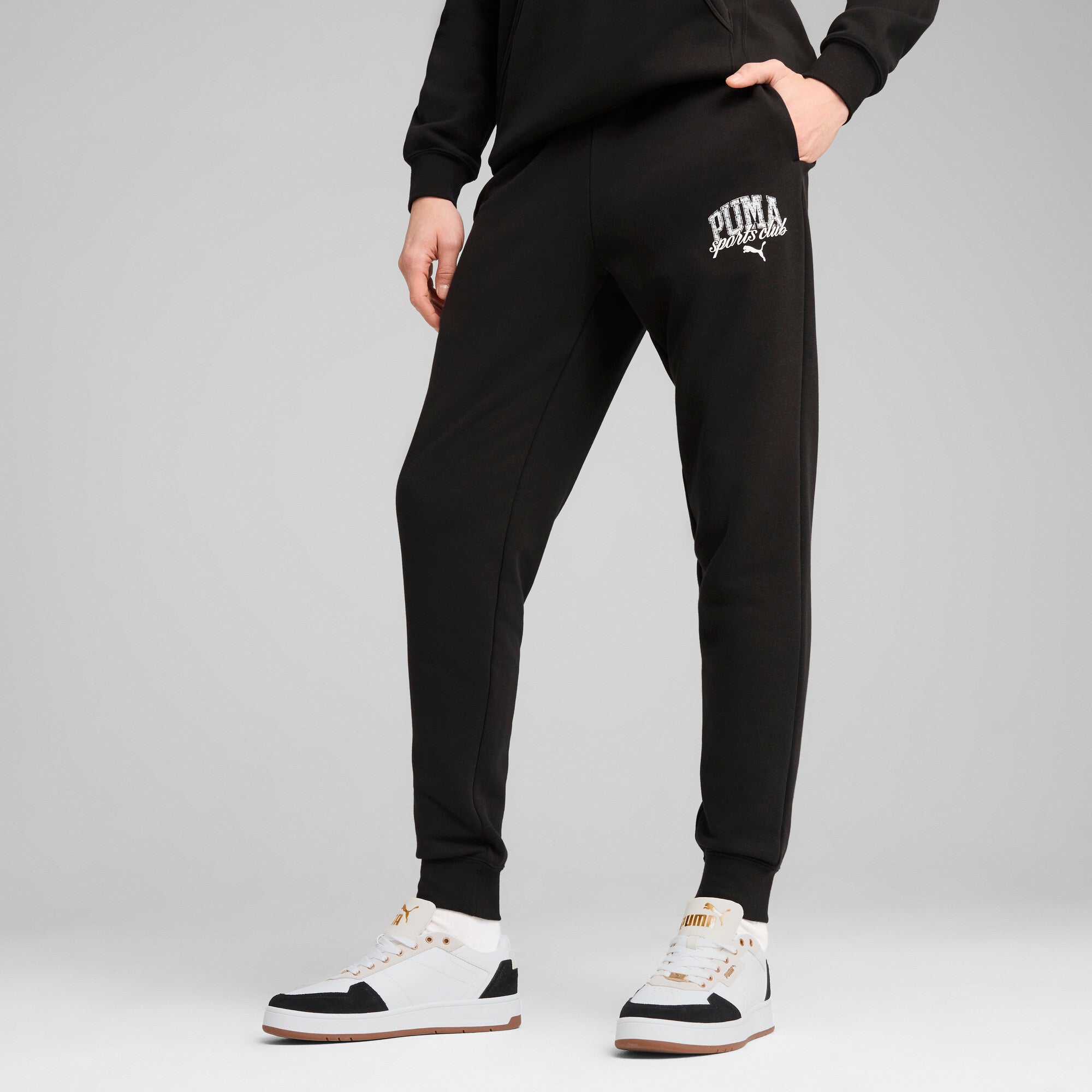 Puma class sweatpants in black - Model Shot 01