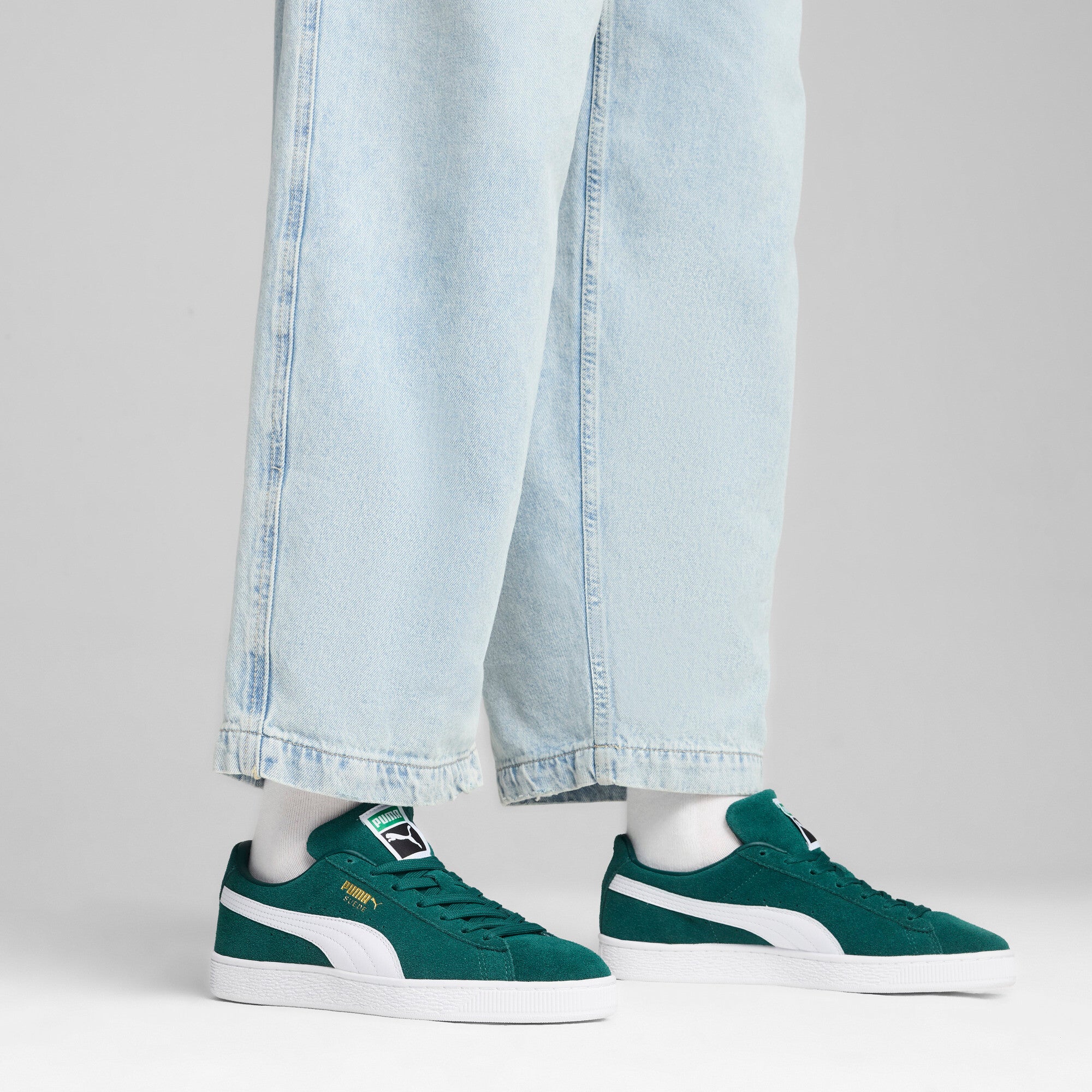 Puma suede classic sneakers in dark myrtle and white - Model Shot 01