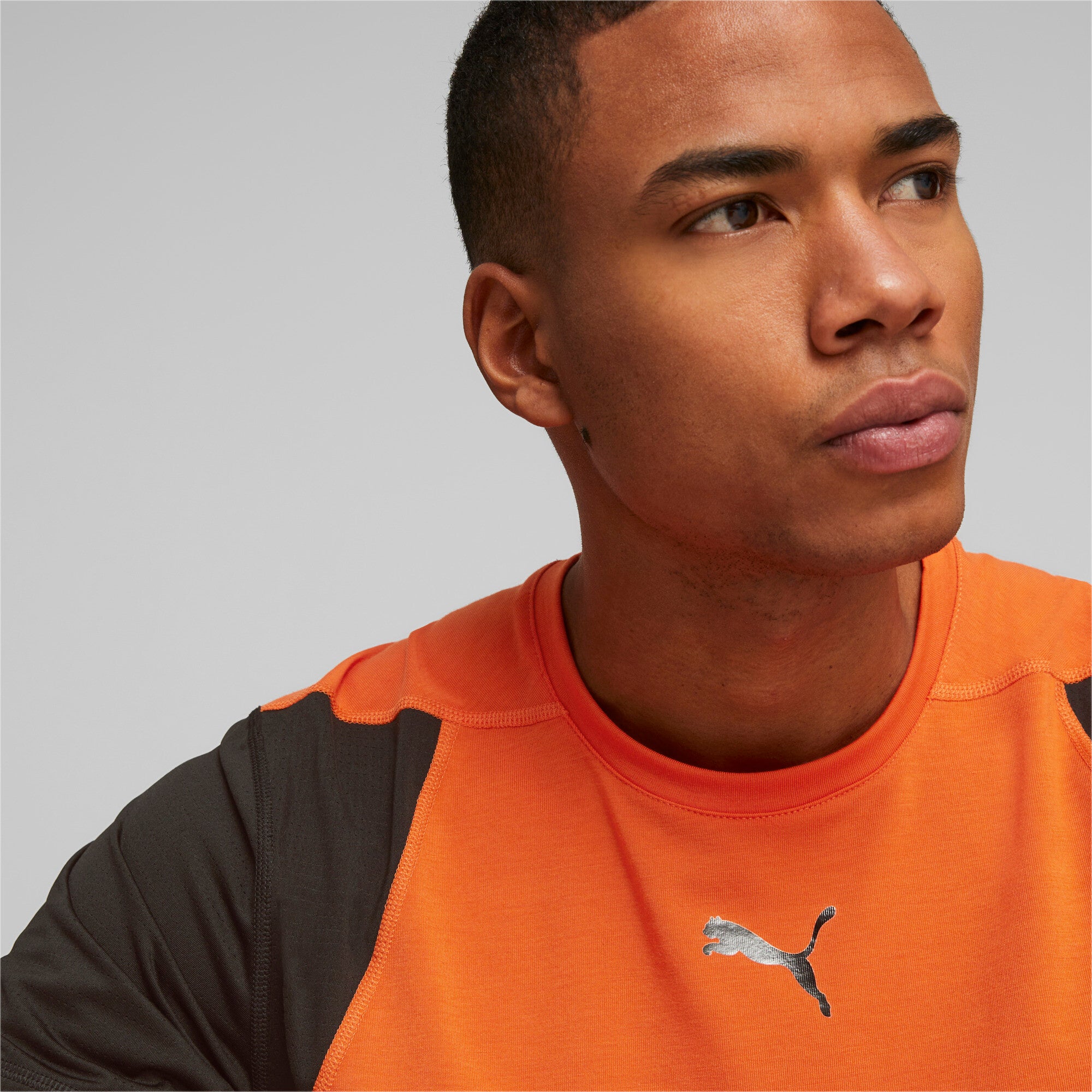 Puma engineered for strength training tee men in black - Model Shot 03