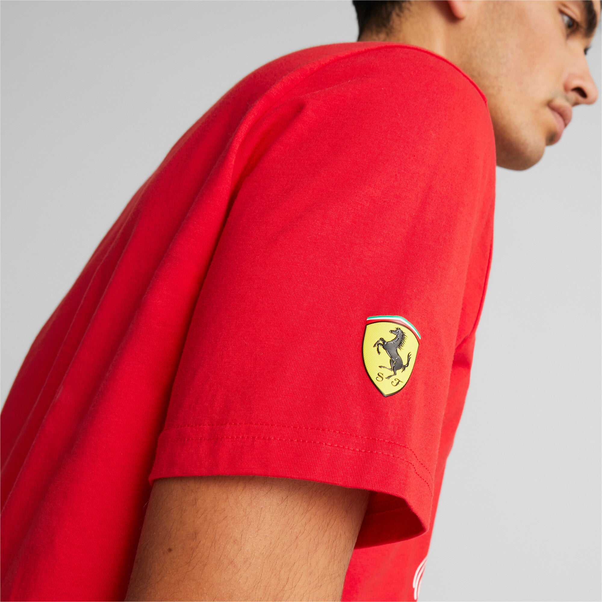 Puma scuderia ferrari race big shield tonal tee men in black - Model Shot 03