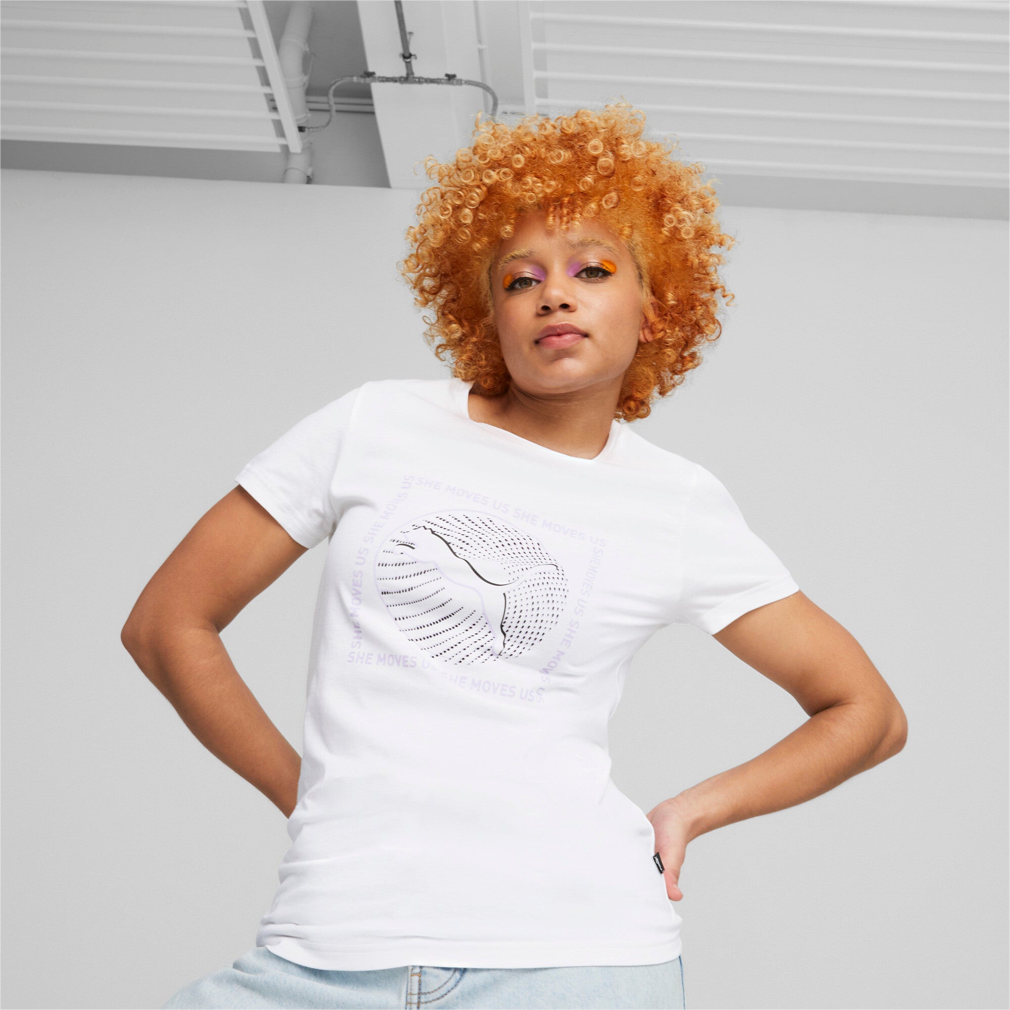 Puma graphics she moves us tee women in white - Model Shot 01