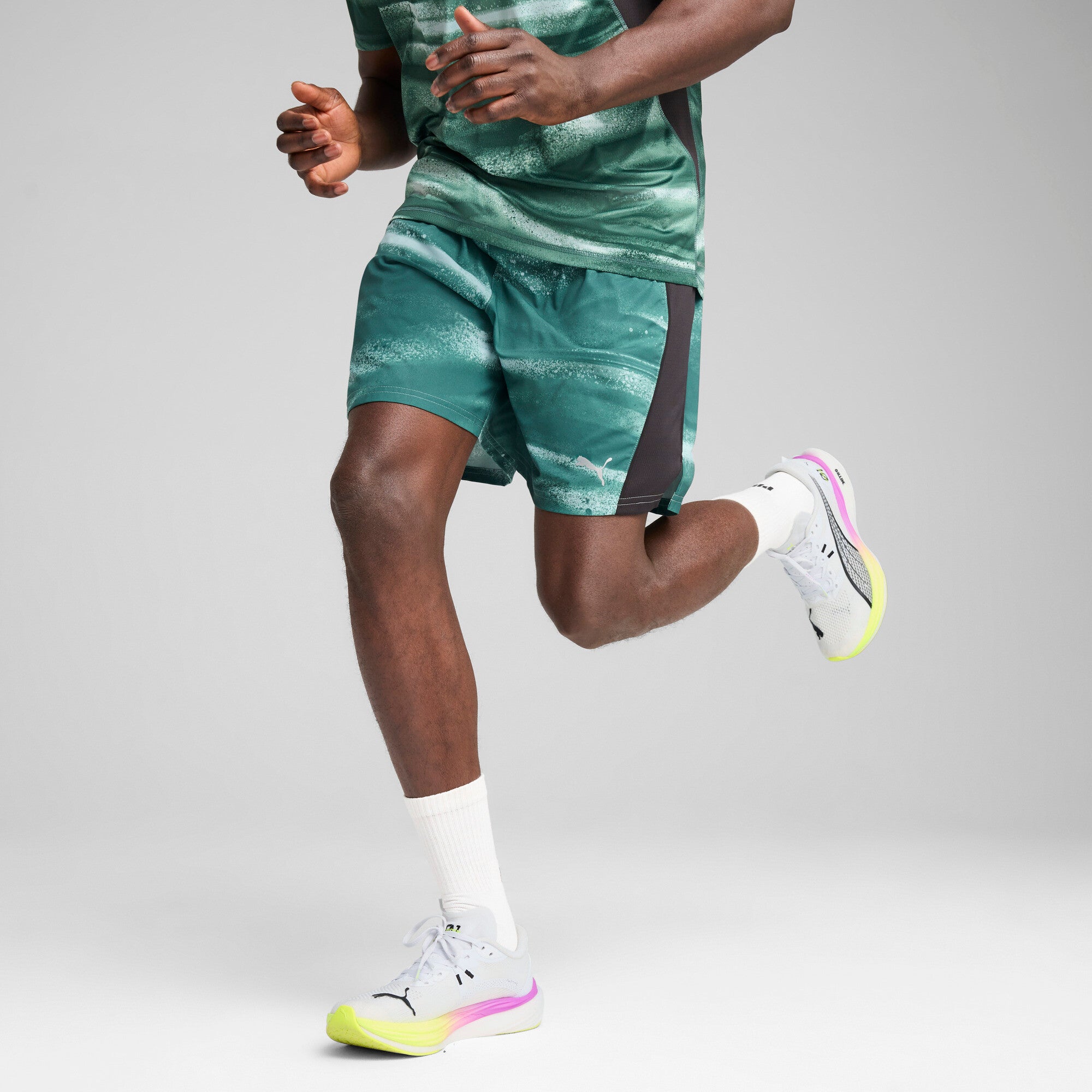 Puma VELOCITY all-over print 7" running shorts in green moon - Model Shot 01
