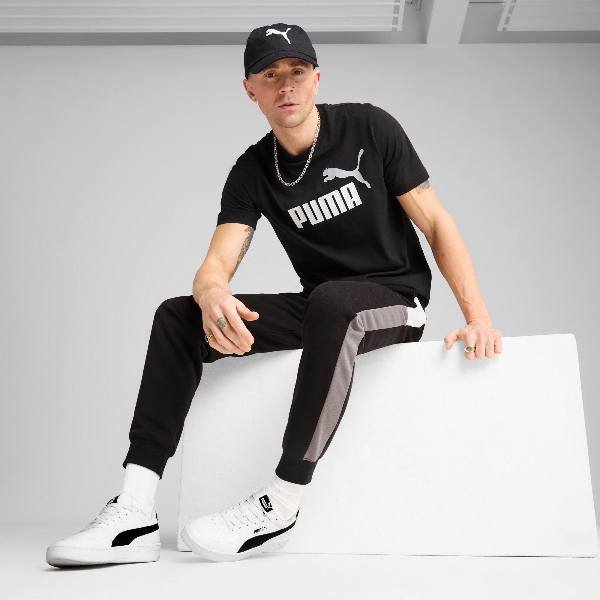 PUMA ESSENTIALS block sweatpants - black