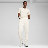 Puma essentials elevated pants in no dye - Model Shot 03