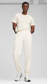 Puma essentials elevated pants in no dye - Model Shot 03