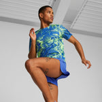 Puma run favourite printed graphic tee men in black - Model Shot 03