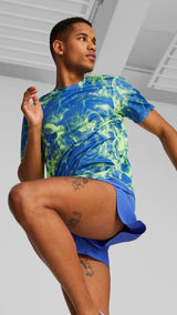 Puma run favourite printed graphic tee men in black - Model Shot 03